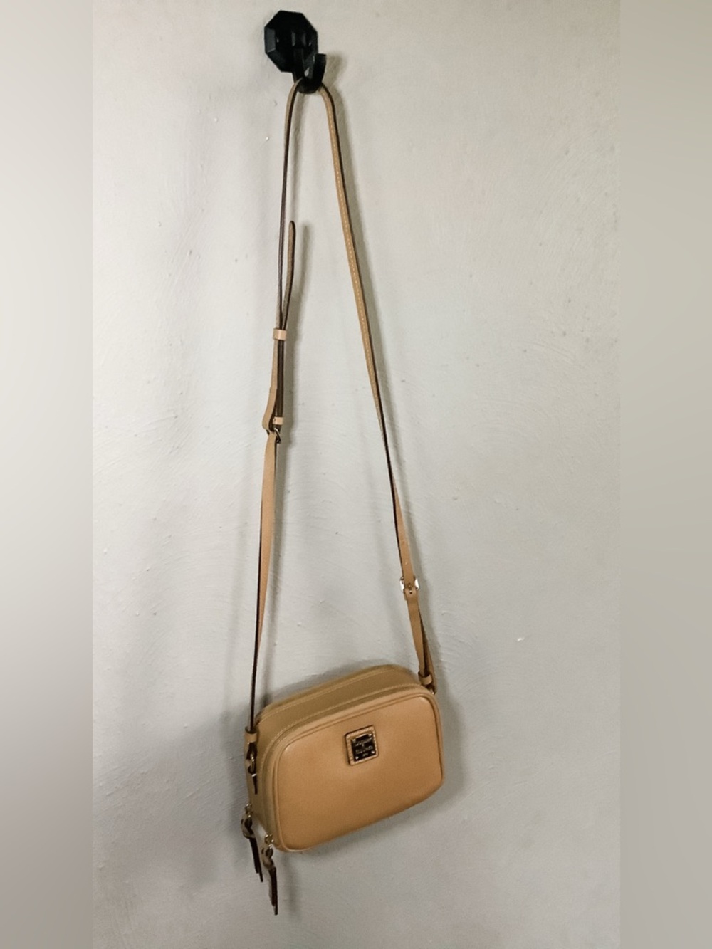 Brown Dooney & Bourke Leather Crossbody Sawyer Bag - Picture 3 of 4
